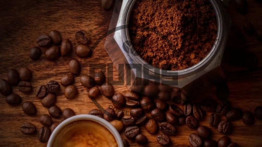 دانه قهوه در مقابل قهوه آسیاب شده